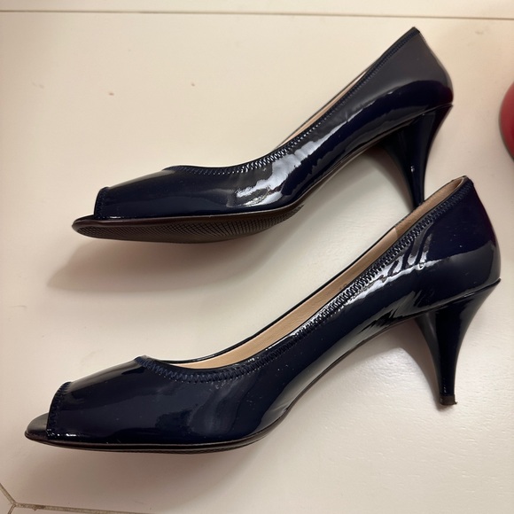 Like NEW! PRADA blue patent leather open toe heels. Peep toe. Size EU 40 9.5 - Picture 2 of 14